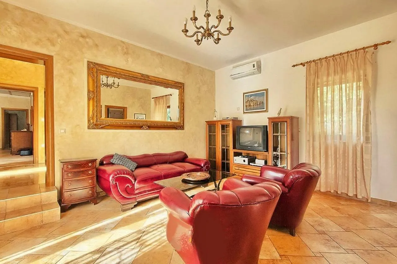Holiday Home Sarita Sisan