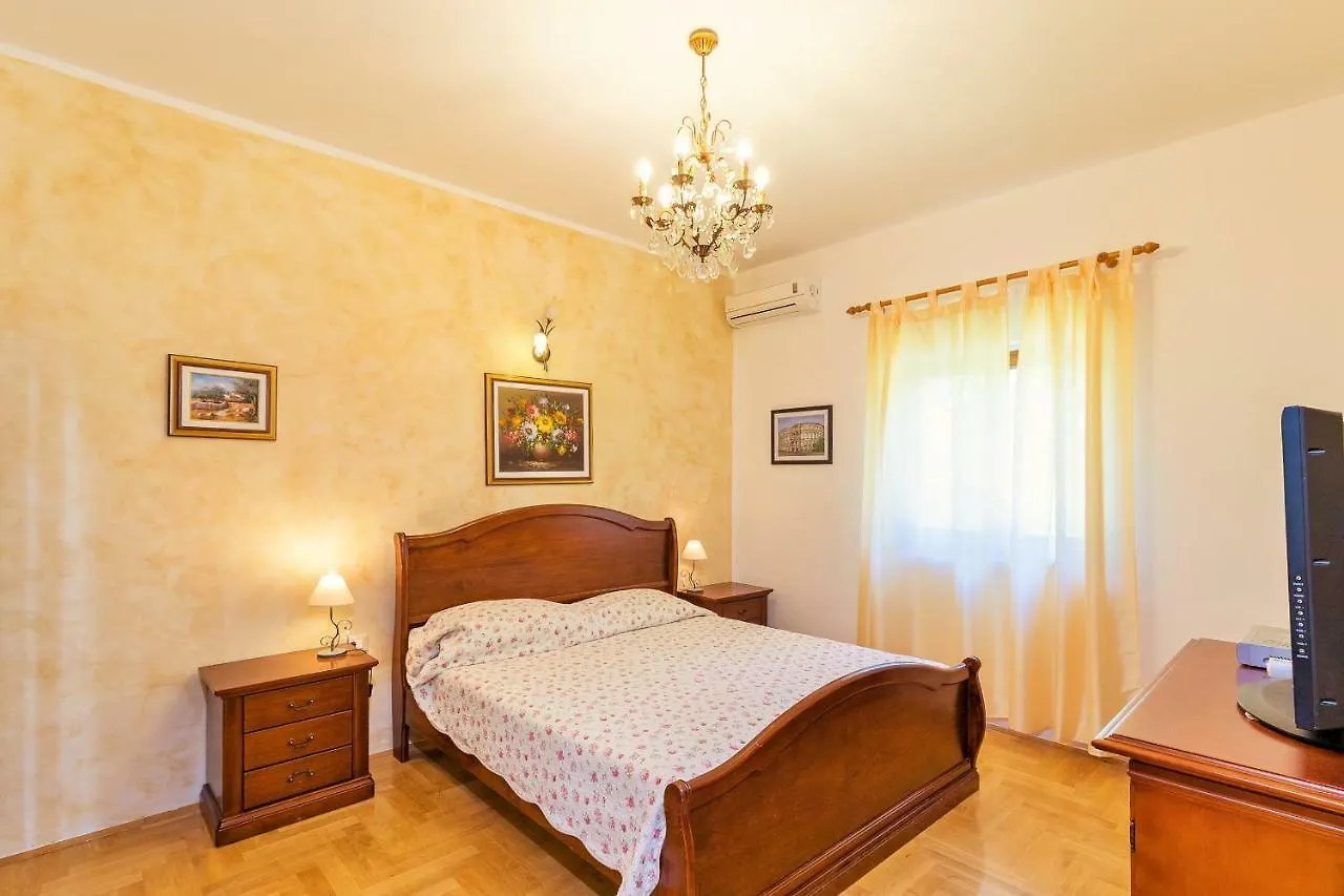 Holiday Home Sarita Šišan