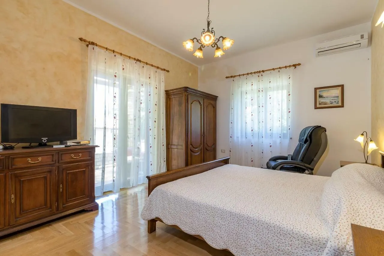 Holiday Home Sarita Sisan